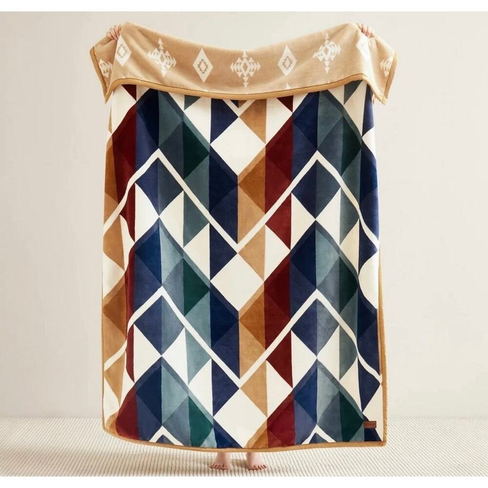 Pendleton Serrado Reversible Plush Throw Blanket 50x70 NWT Cozy Luxe Heritage - Picture 3 of 7